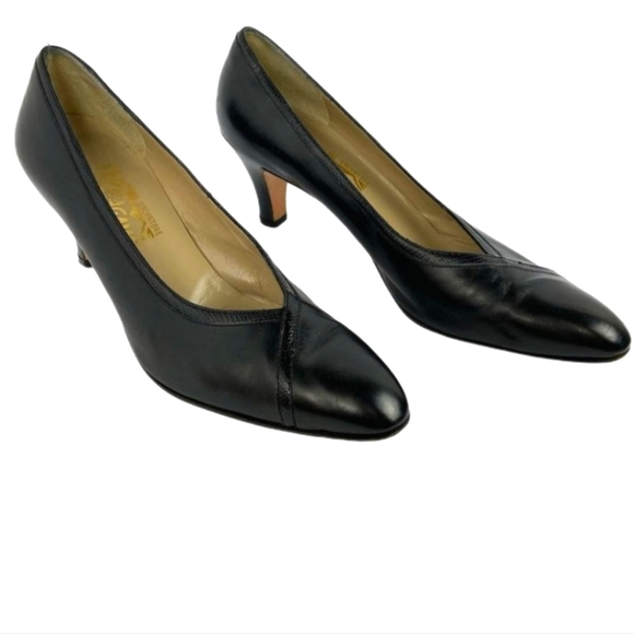 Salvatore Ferragamo Leather Heels Black Pumps Size 9 Minimalist Almond Toe Shoes - Picture 1 of 11